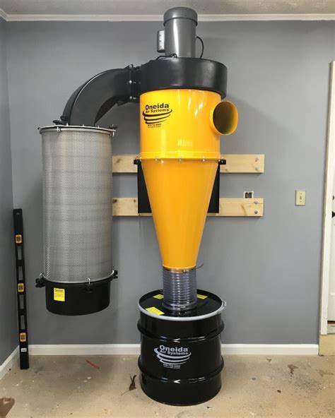 Includes a bracket to mount unit to a wall. . Oneida dust collector for sale